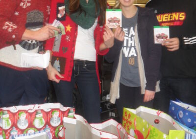 Queen’s food drive